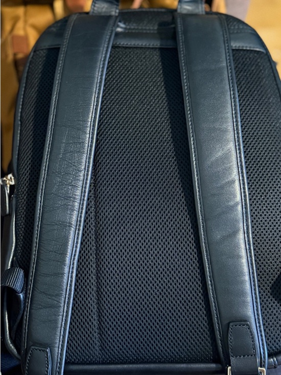 “The Backpack” Woman’s leather backpack main image 9